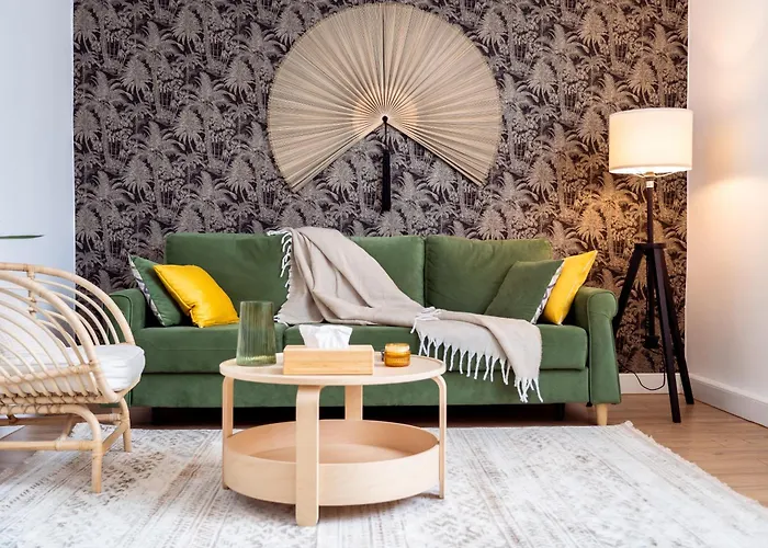 Boho Chic Escape - Hypercenter