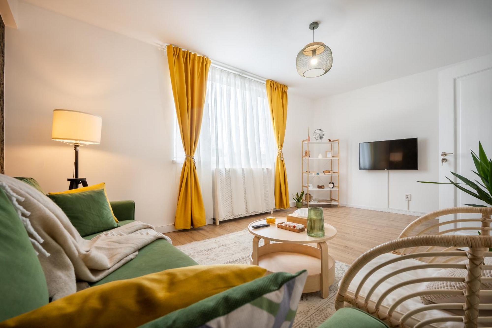Boho Chic Escape - Hypercenter Apartment