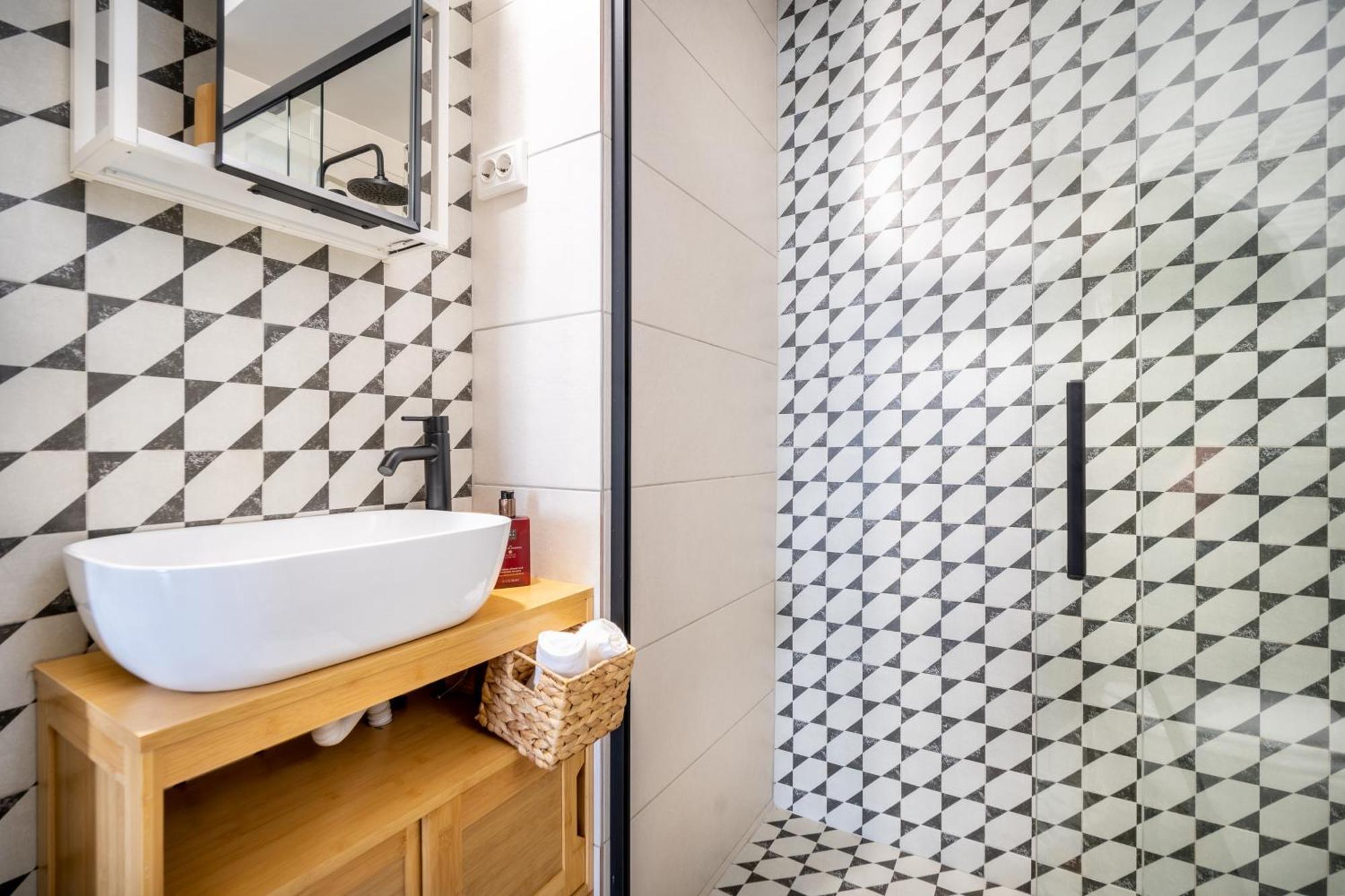 Boho Chic Escape - Hypercenter