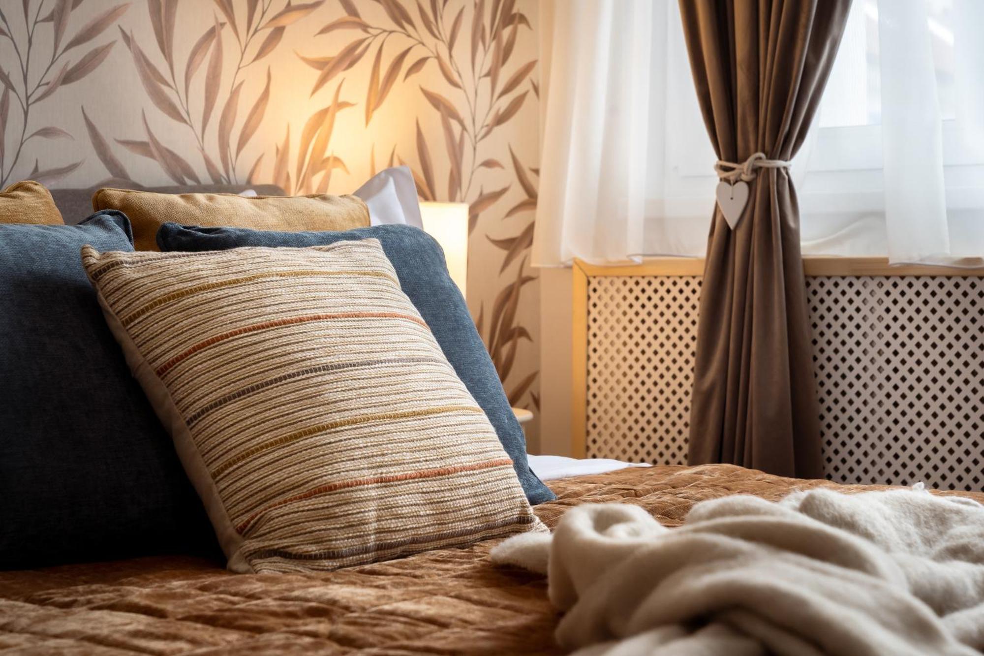 Boho Chic Escape - Hypercenter *